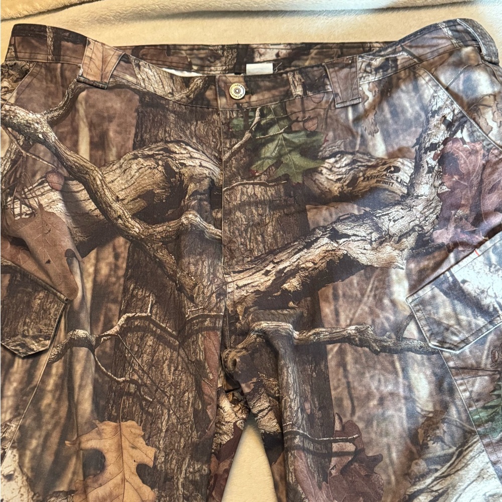 Under Armour camo hunting pants size 42x32
